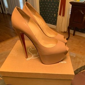 Nude Patent Leather Highness Platform Pumps